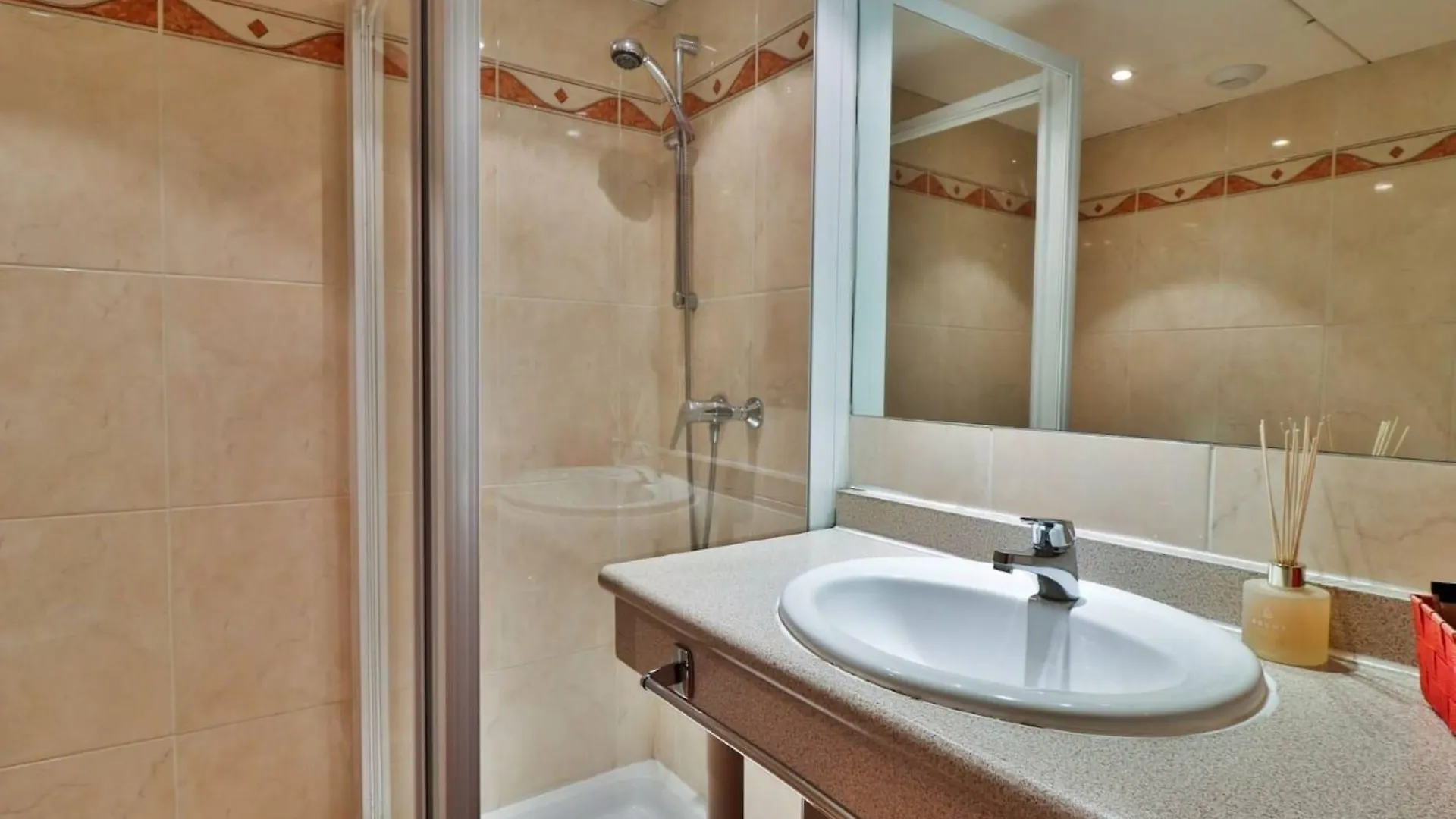 ***  Hotel Restaurant Oasis Niza Francia