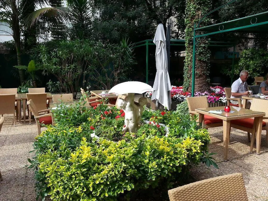 ***  Hotel Restaurant Oasis Niza Francia